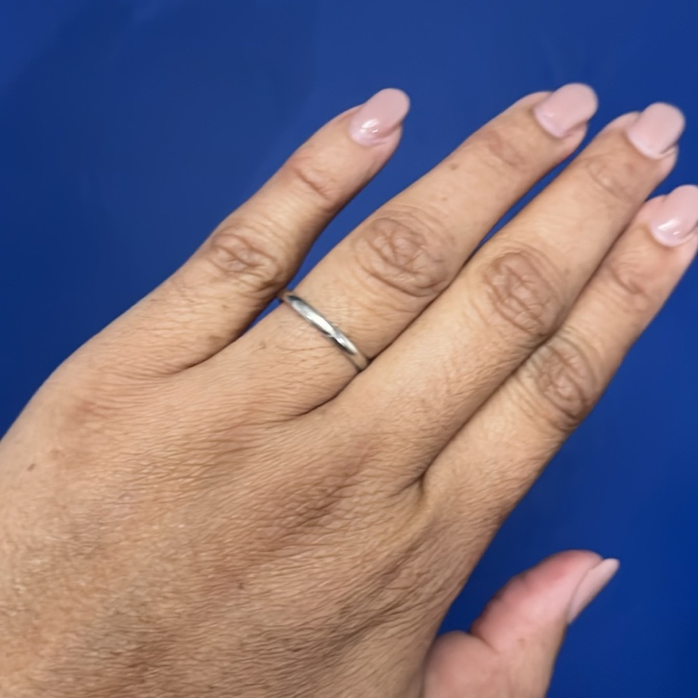 Elegant 14k white gold band ring - Picture 8 of 11